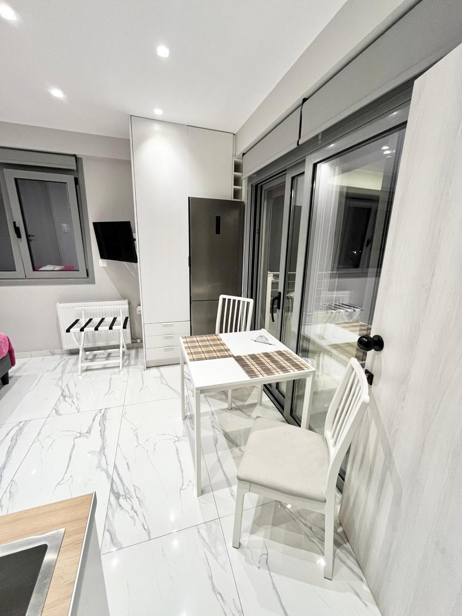 Blueline Apartment 2 Loutráki Eksteriør billede