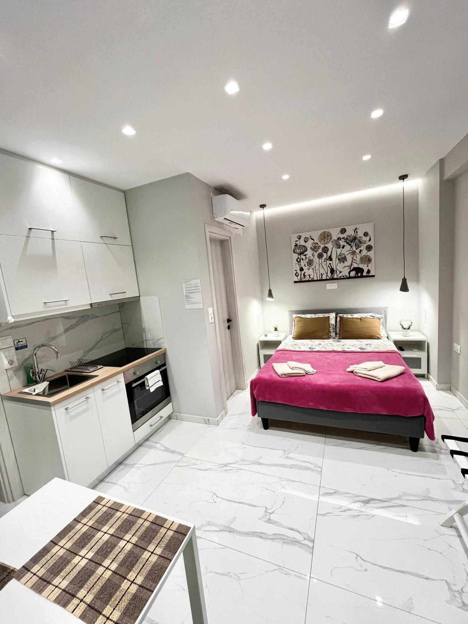 Blueline Apartment 2 Loutráki Eksteriør billede