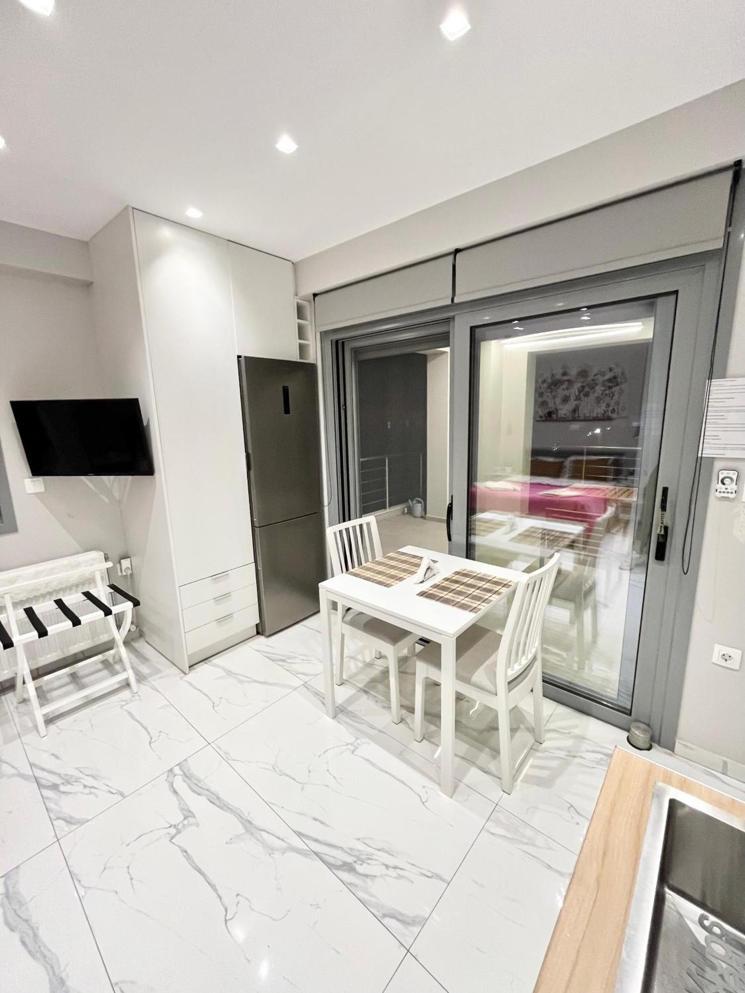 Blueline Apartment 2 Loutráki Eksteriør billede